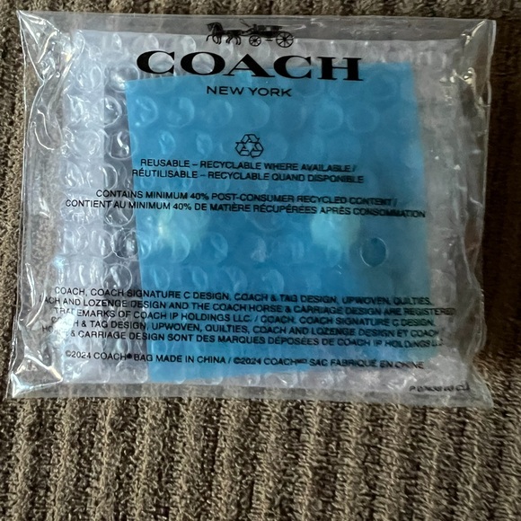 Coach Open Circle Stone Stud Earrings nwt - Picture 3 of 3